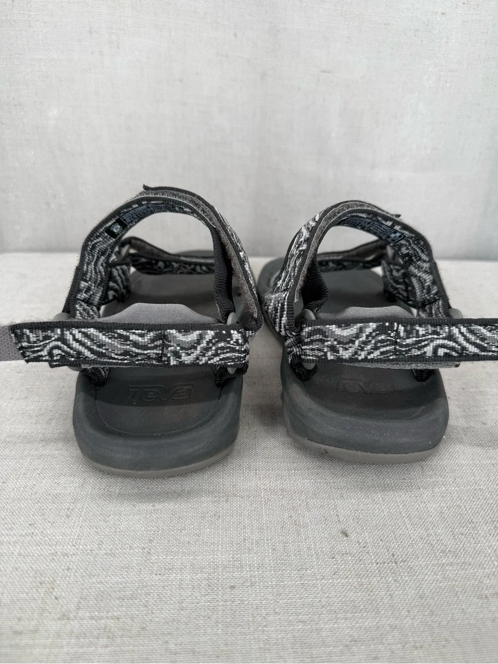 Teva Hurricane XLT2 Sandals kids sz 1Hiking Strappy Comfort Low Top Black Gray